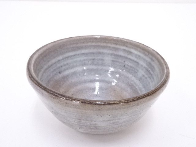 作家物　海鼠釉茶碗